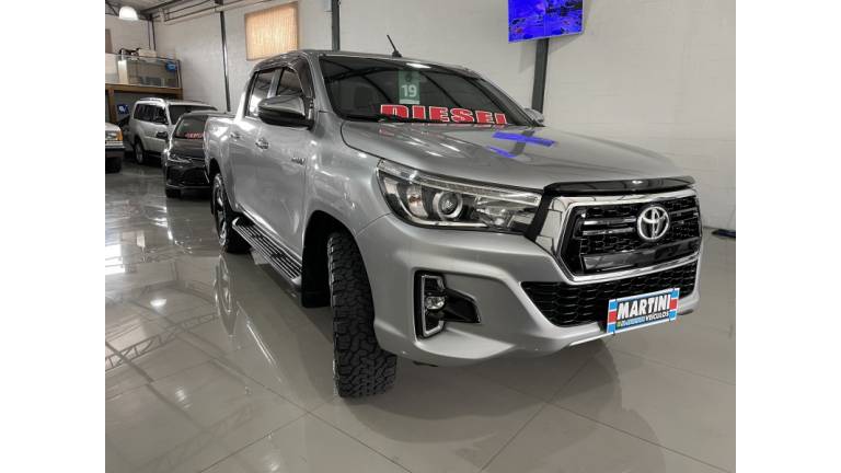 TOYOTA - HILUX - 2019/2019 - Prata - R$ 210.000,00