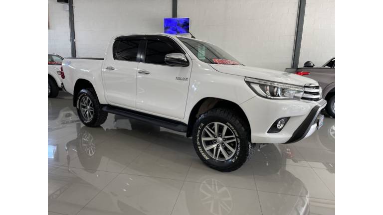 TOYOTA - HILUX - 2018/2018 - Branca - R$ 195.000,00