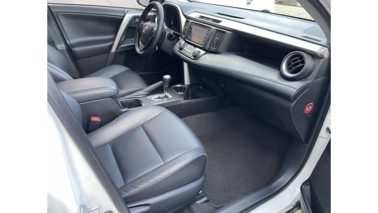 TOYOTA - RAV4 - 2018/2018 - Branca - R$ 125.000,00