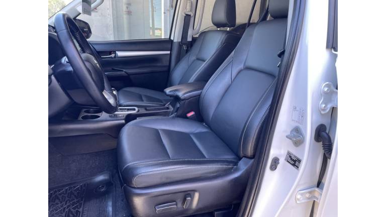 TOYOTA - HILUX - 2022/2022 - Branca - R$ 228.000,00