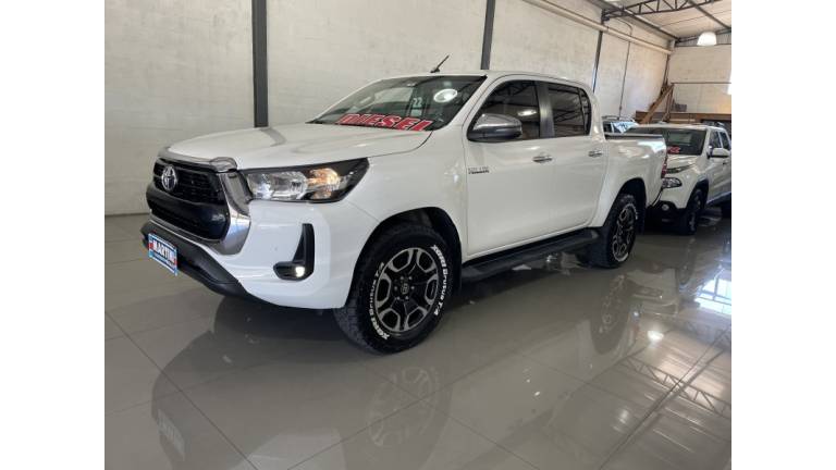 TOYOTA - HILUX - 2022/2022 - Branca - R$ 228.000,00