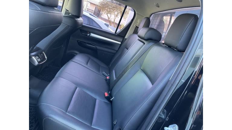 TOYOTA - HILUX - 2018/2018 - Preta - R$ 182.000,00