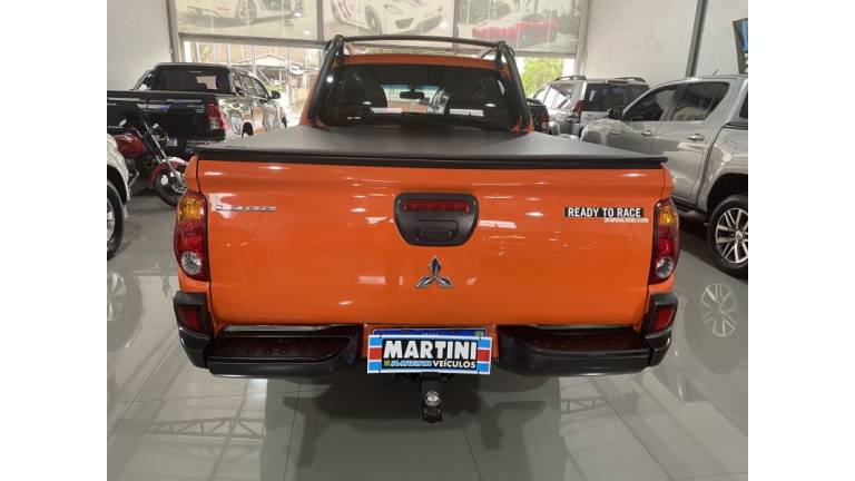 MITSUBISHI - L200 TRITON - 2015/2016 - Laranja - R$ 139.000,00