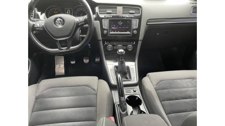 VOLKSWAGEN - GOLF - 2015/2015 - Branca - R$ 79.900,00