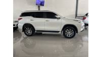 TOYOTA - HILUX SW4 - 2017/2017 - Branca - R$ 215.000,00