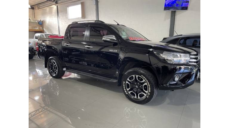 TOYOTA - HILUX - 2018/2018 - Preta - R$ 182.000,00