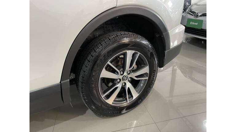 TOYOTA - RAV4 - 2018/2018 - Branca - R$ 125.000,00