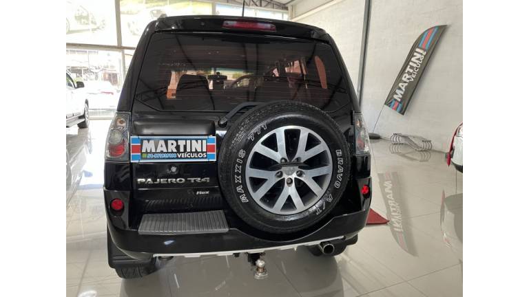 MITSUBISHI - PAJERO TR4 - 2014/2014 - Preta - R$ 68.000,00