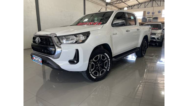 TOYOTA - HILUX - 2022/2022 - Branca - R$ 228.000,00