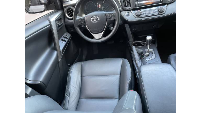 TOYOTA - RAV4 - 2018/2018 - Branca - R$ 125.000,00