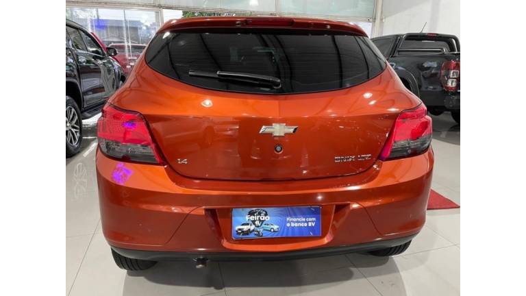 CHEVROLET - ONIX - 2013/2013 - Laranja - R$ 47.800,00