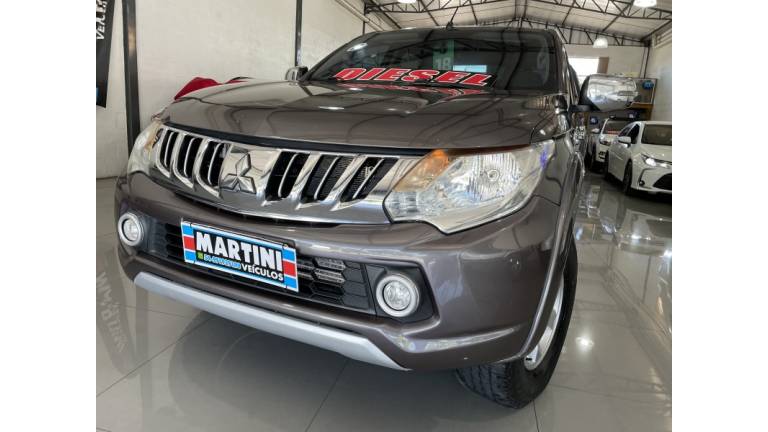 MITSUBISHI - L200 TRITON - 2018/2018 - Cinza - R$ 146.000,00