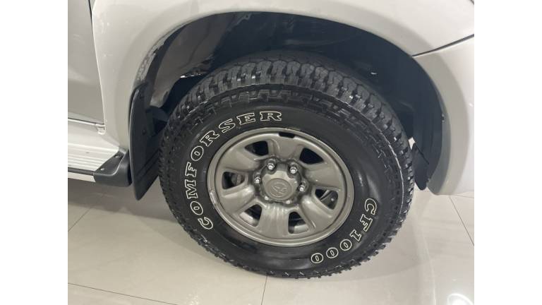 TOYOTA - HILUX - 2010/2010 - Prata - R$ 109.900,00