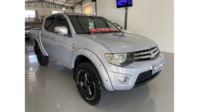 MITSUBISHI - L200 TRITON - 2013/2013 - Prata - R$ 103.900,00