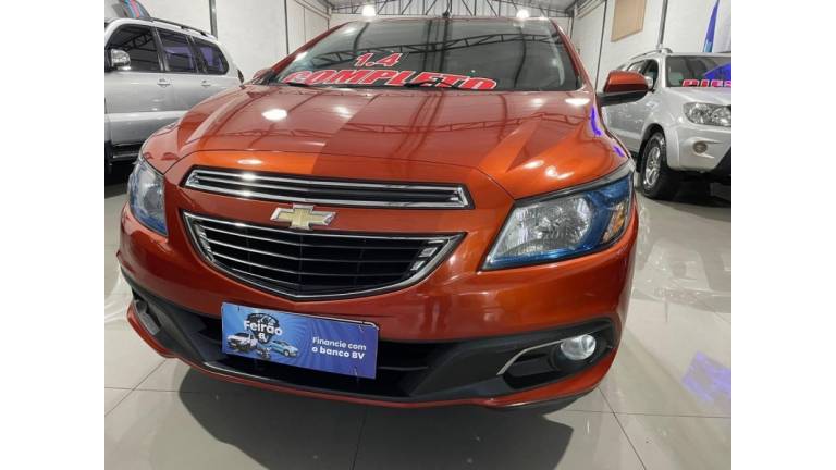 CHEVROLET - ONIX - 2013/2013 - Laranja - R$ 47.800,00