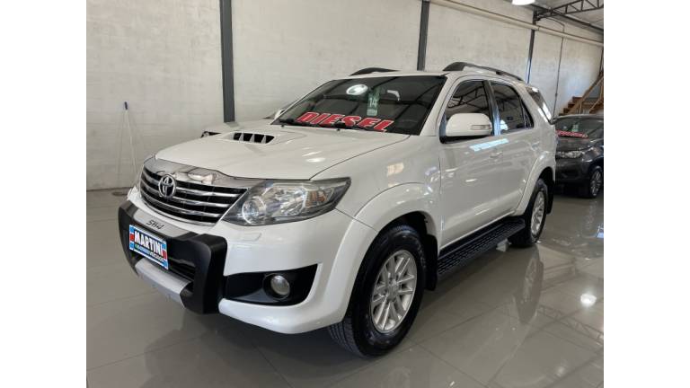 TOYOTA - HILUX SW4 - 2014/2014 - Branca - R$ 144.900,00