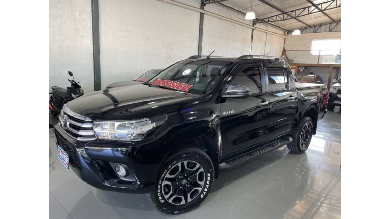 TOYOTA - HILUX - 2018/2018 - Preta - R$ 182.000,00