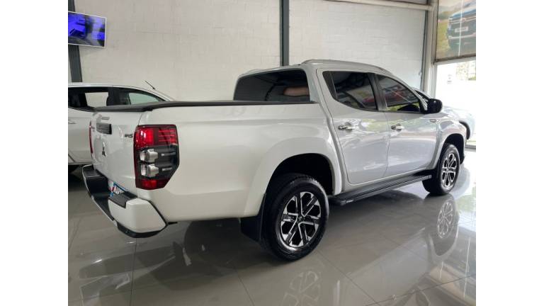 MITSUBISHI - L200 TRITON - 2023/2023 - Branca - R$ 207.900,00