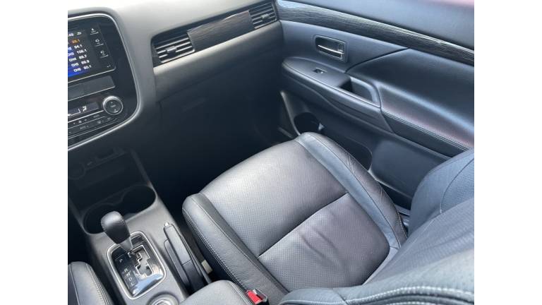 MITSUBISHI - OUTLANDER - 2016/2016 - Prata - R$ 99.000,00