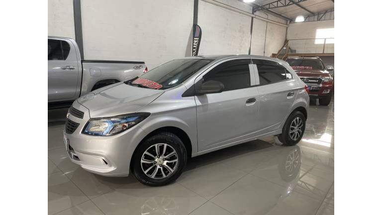 CHEVROLET - ONIX - 2015/2015 - Prata - R$ 43.500,00