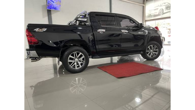 TOYOTA - HILUX - 2017/2017 - Preta - R$ 189.900,00