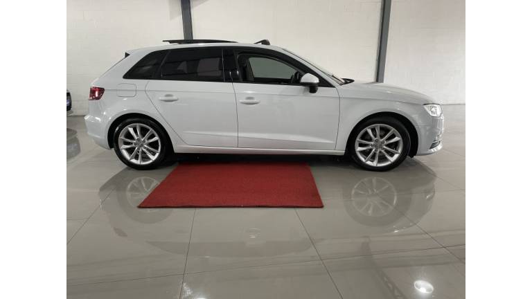 AUDI - A3 - 2014/2014 - Branca - R$ 87.000,00