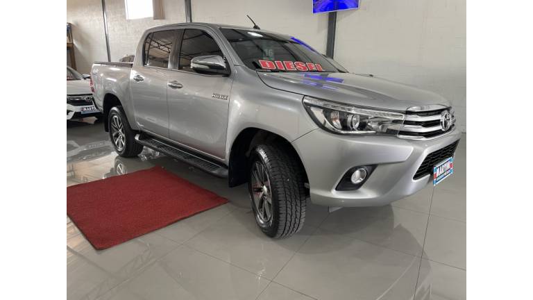 TOYOTA - HILUX - 2016/2016 - Prata - R$ 185.000,00