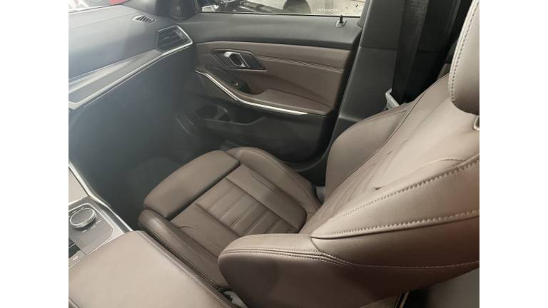 BMW - 320I - 2023/2024 - Azul - R$ 310.000,00