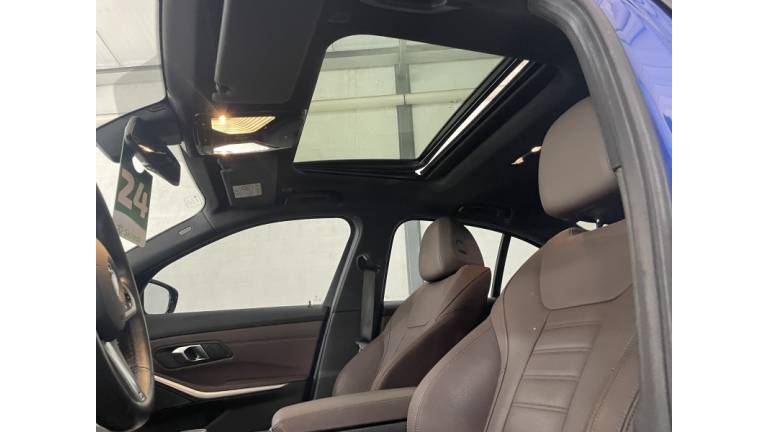 BMW - 320I - 2023/2024 - Azul - R$ 310.000,00