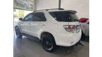 TOYOTA - HILUX SW4 - 2014/2014 - Branca - R$ 144.900,00