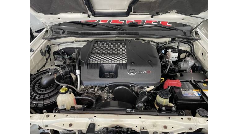 TOYOTA - HILUX SW4 - 2014/2014 - Branca - R$ 144.900,00