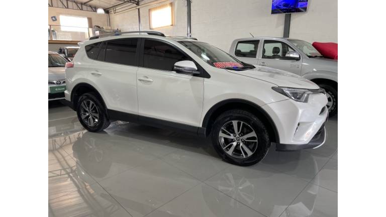 TOYOTA - RAV4 - 2018/2018 - Branca - R$ 125.000,00