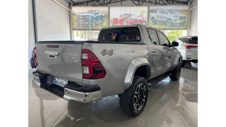 TOYOTA - HILUX - 2024/2024 - Prata - R$ 288.900,00