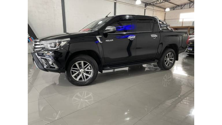 TOYOTA - HILUX - 2017/2017 - Preta - R$ 189.900,00