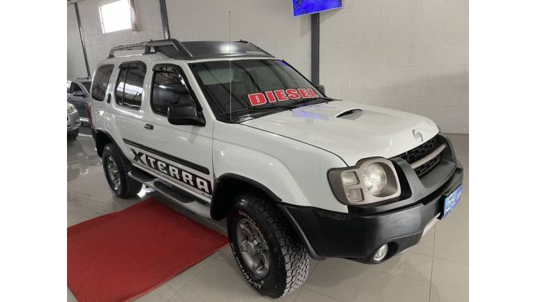 NISSAN - XTERRA - 2003/2004 - Branca - R$ 75.000,00