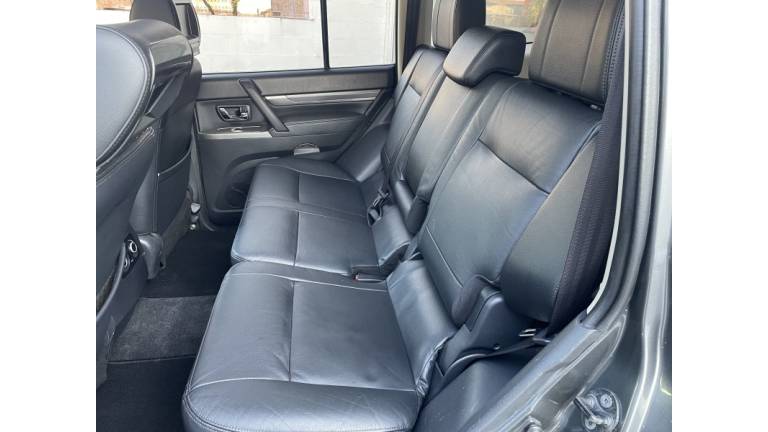 MITSUBISHI - PAJERO FULL - 2016/2016 - Cinza - R$ 168.000,00