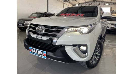 TOYOTA - HILUX SW4 - 2017/2017 - Branca - R$ 215.000,00
