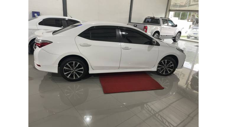 TOYOTA - COROLLA - 2018/2018 - Branca - R$ 102.000,00