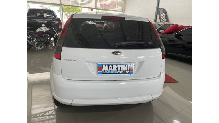 FORD - FIESTA - 2014/2014 - Branca - R$ 32.500,00