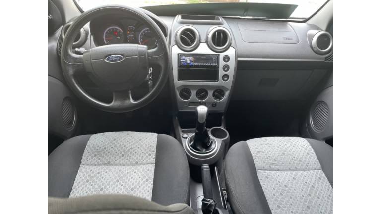 FORD - FIESTA - 2014/2014 - Branca - R$ 32.500,00