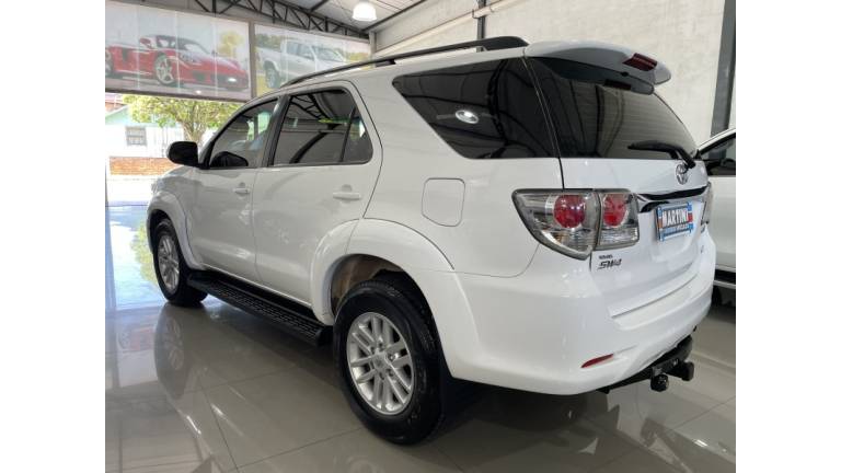 TOYOTA - HILUX SW4 - 2014/2014 - Branca - R$ 144.900,00