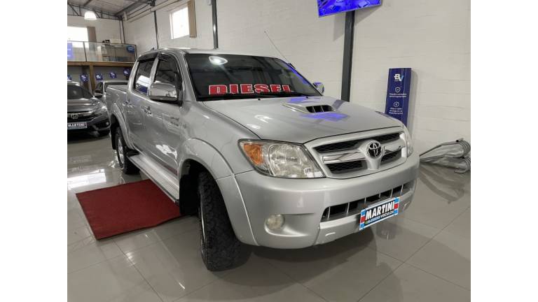 TOYOTA - HILUX - 2008/2008 - Prata - R$ 109.000,00