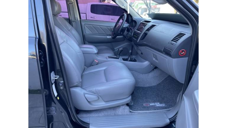 TOYOTA - HILUX - 2011/2011 - Preta - R$ 119.000,00