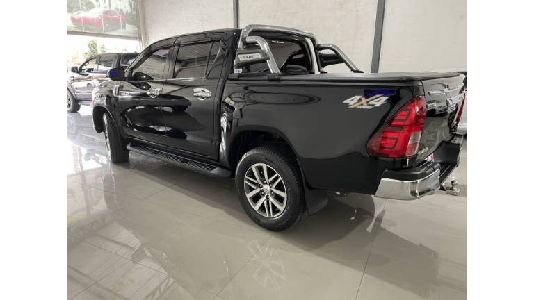 TOYOTA - HILUX - 2017/2017 - Preta - R$ 189.900,00