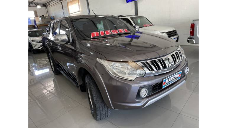 MITSUBISHI - L200 TRITON - 2018/2018 - Cinza - R$ 146.000,00