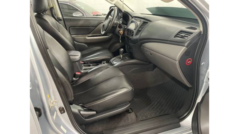 MITSUBISHI - L200 TRITON - 2020/2020 - Prata - R$ 137.900,00