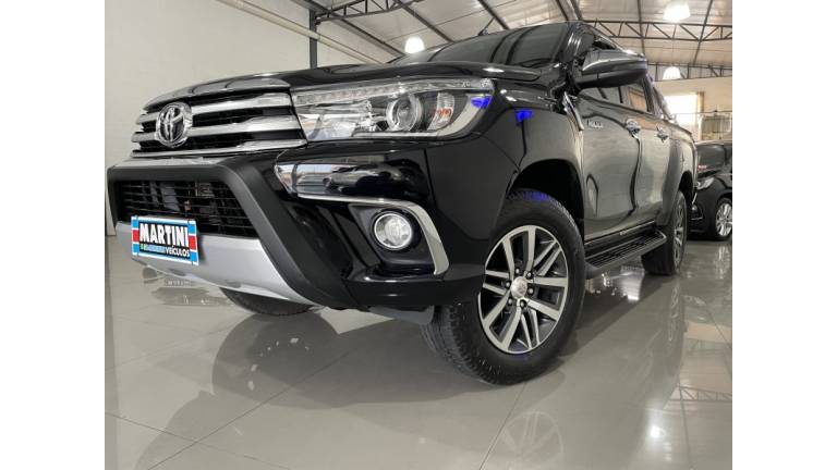 TOYOTA - HILUX - 2017/2017 - Preta - R$ 189.900,00