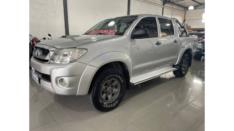 TOYOTA - HILUX - 2010/2010 - Prata - R$ 109.900,00