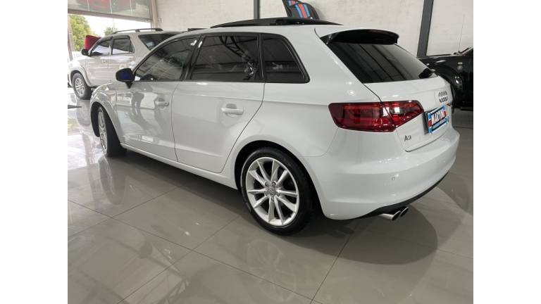 AUDI - A3 - 2014/2014 - Branca - R$ 87.000,00