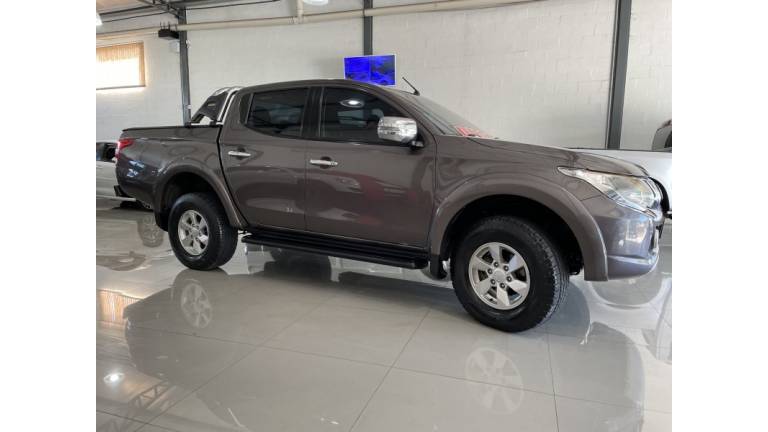 MITSUBISHI - L200 TRITON - 2018/2018 - Cinza - R$ 146.000,00